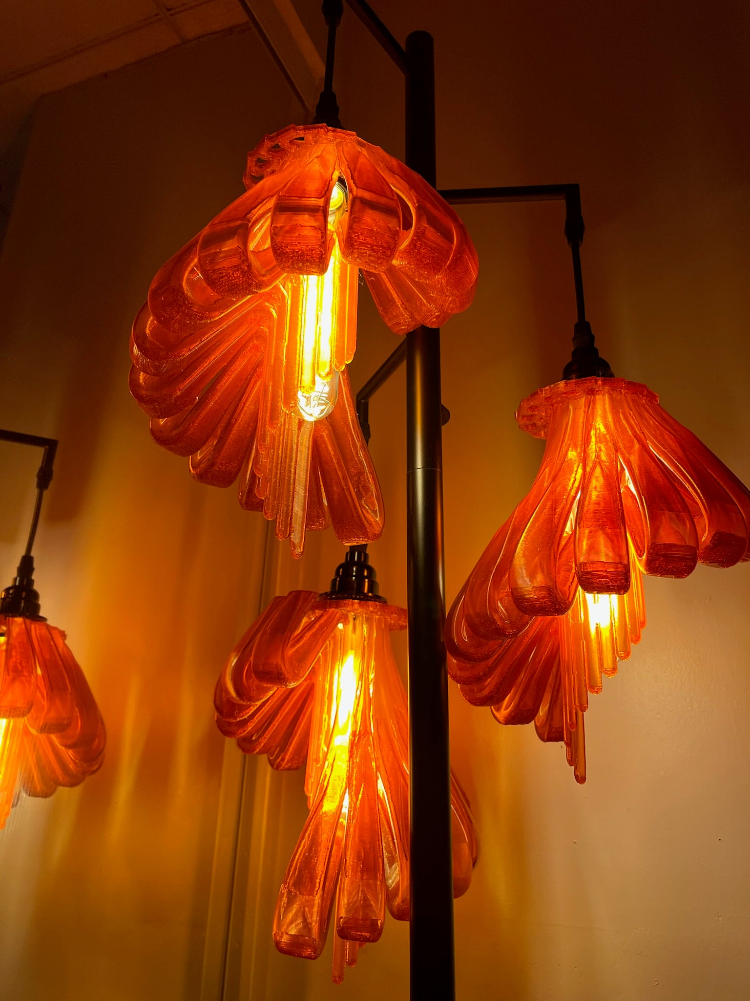 Arise Arbor Floor Lamp, mixed orange shades lit